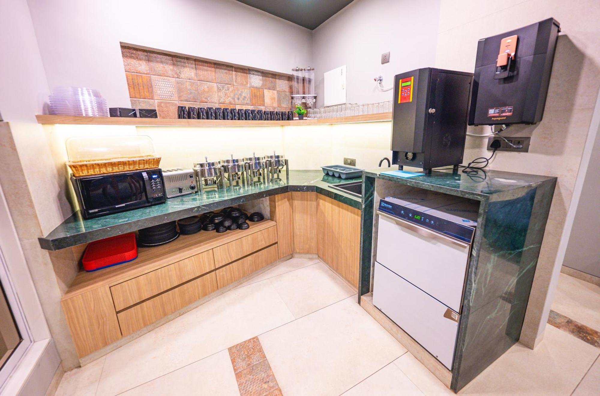 Indie Studios, Chembur Hotel 3*
